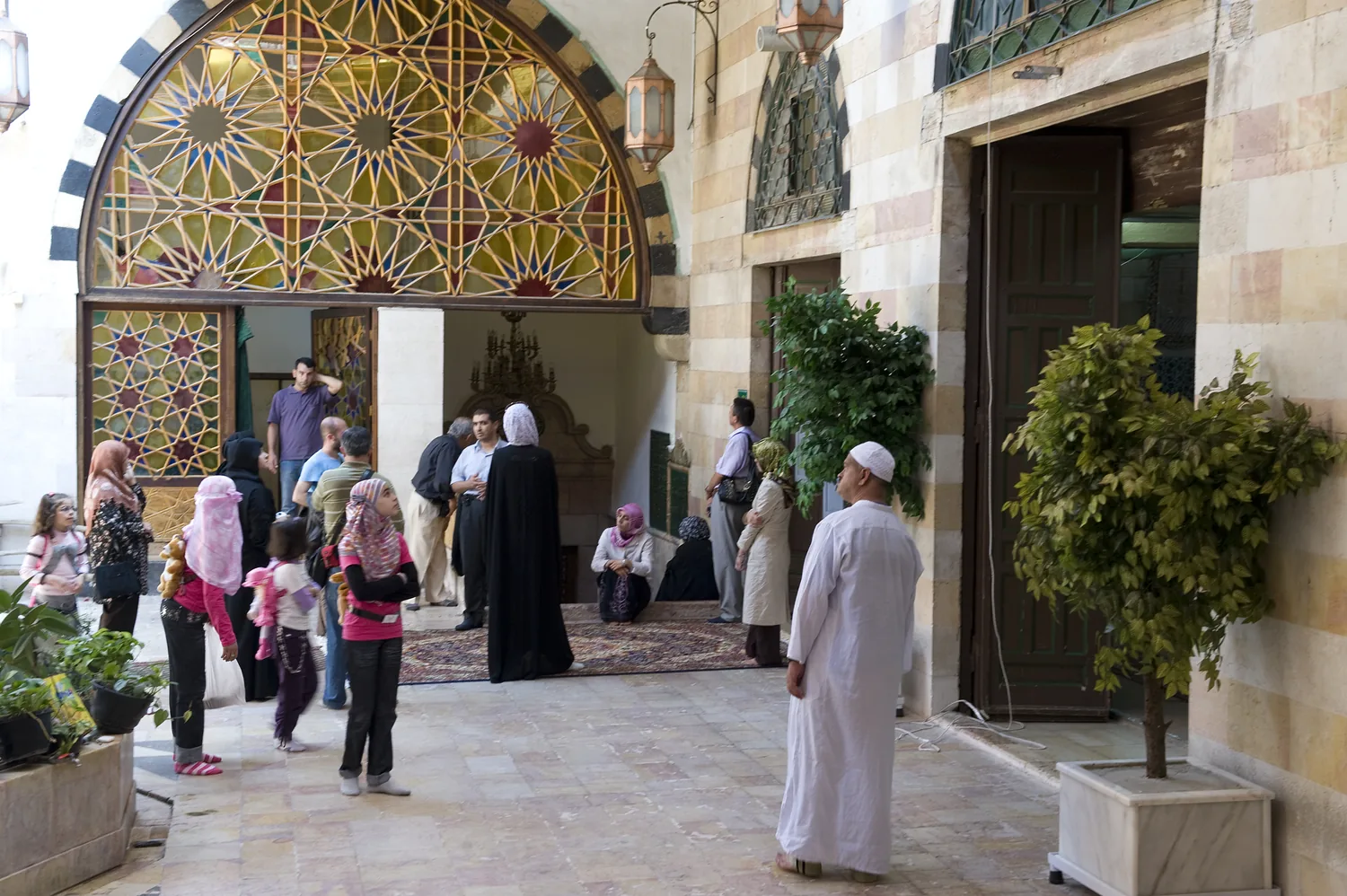 صحن جامع محيي الدين بن عربي في الصالحية بدمشق